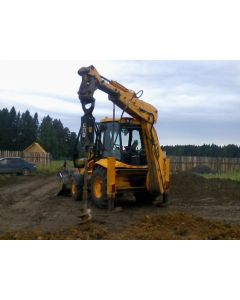 Аренда ямобура на базе экскаватора-погрузчика